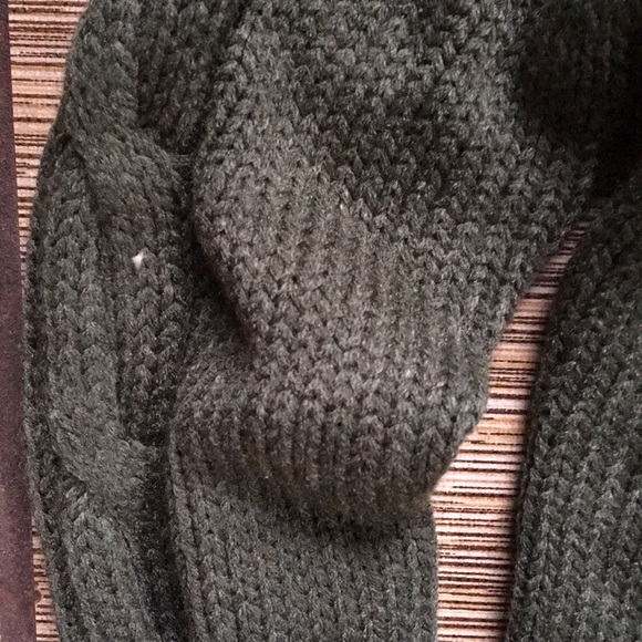 Green zip-neck turtleneck sweater - Picture 3 of 5